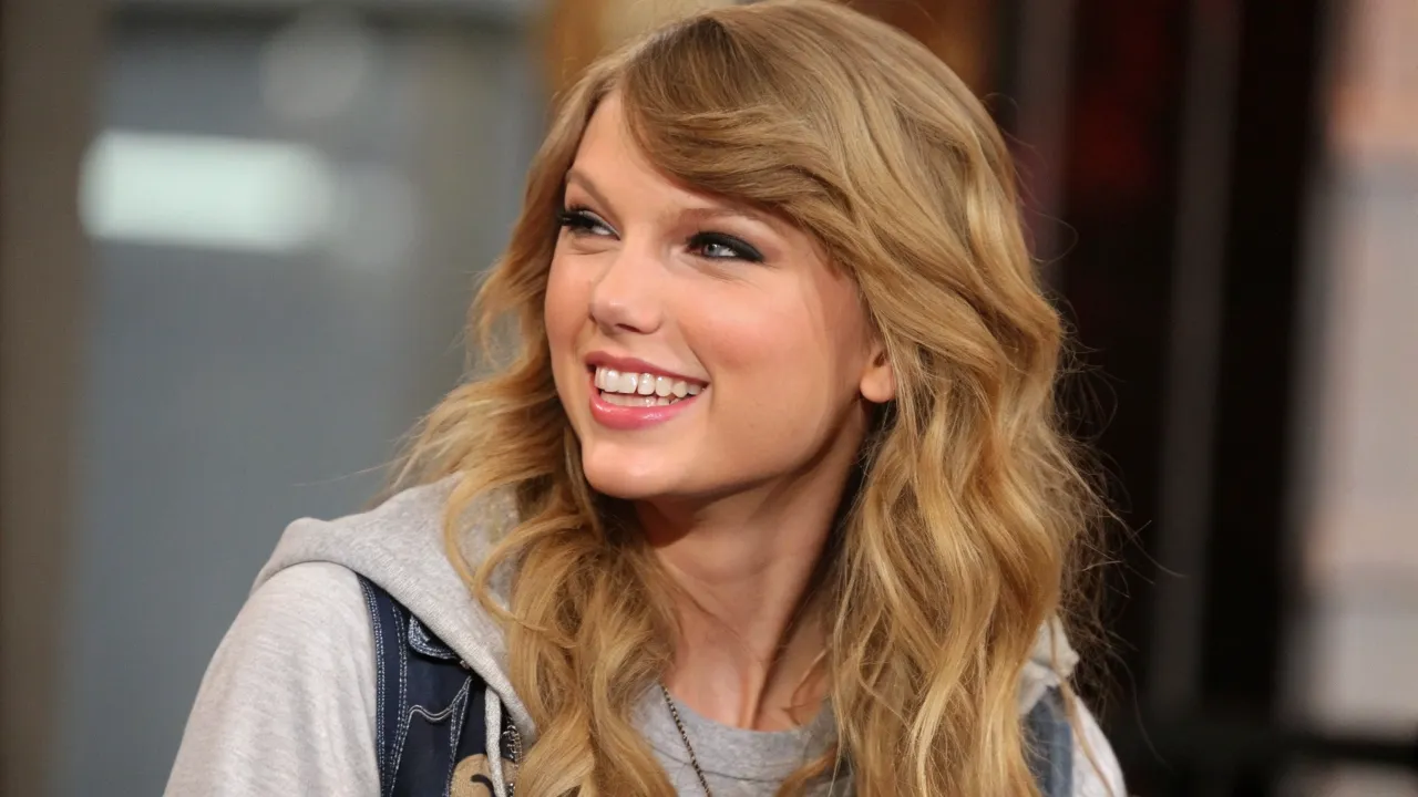 is taylor swift engaged